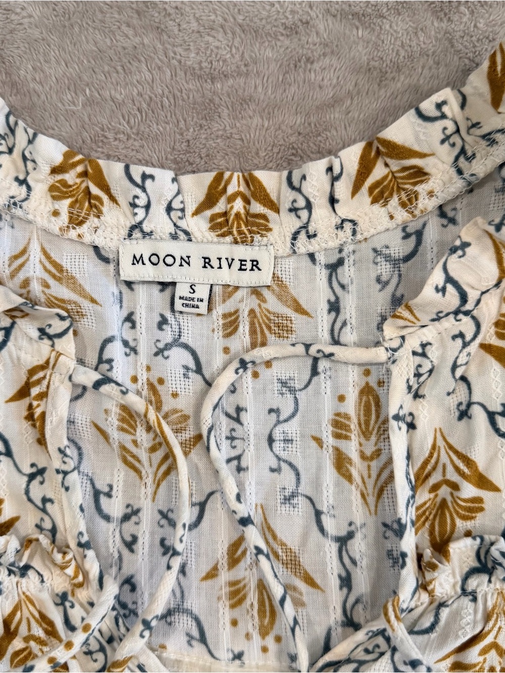 Moon River Mustard Yellow White Damask Print Tiered Short Sleeve Mini Dress Size - Picture 2 of 8